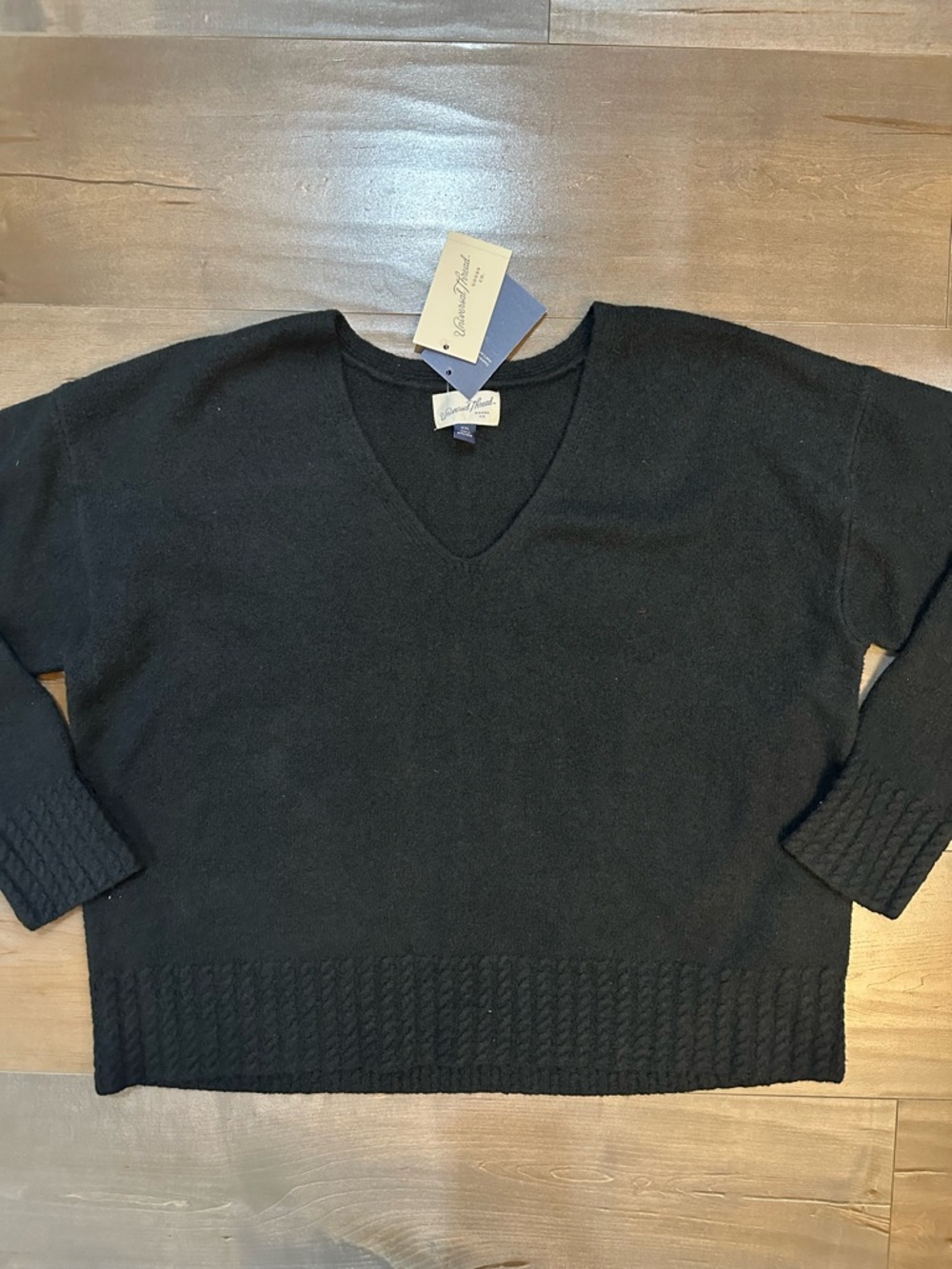 Universal Thread Black V-Neck Women's Sweater